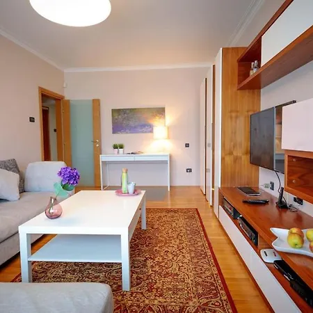 - Location, Near Center! Lejlighed Sofia